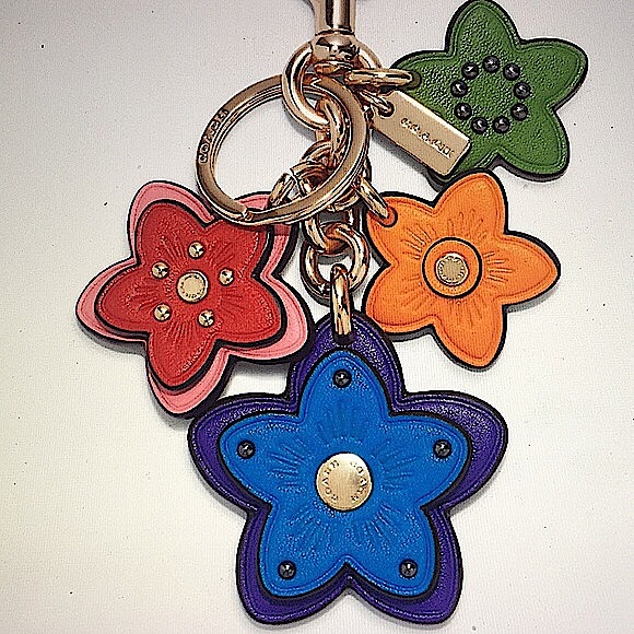 COACH - WILDFLOWER CLUSTER BAG CHARM IN COLORBLOCK - Picture 6 of 12